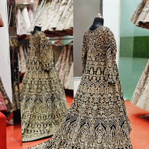 Colección exclusiva de terciopelo de diseñador con corte largo y estilo pesado completo para fiestas nupciales y ocasiones especiales - Product Image 1