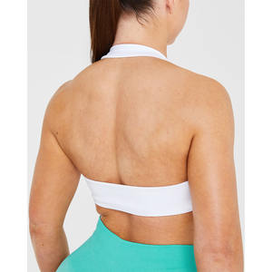 Sujetador deportivo de cuello Halter blanco personalizado con escote en V, detalle de espalda abierta y Sujetador deportivo de alto impacto para mujeres adultas - Product Image 6