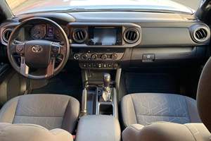 (H&S) รถโตโยต้า ทาโคมา TRD ออฟโรด ดับเบิ้ลแค็บ 4x4 ปี 2019 มือสอง สภาพดี - Product Image 3