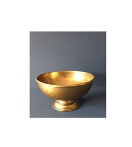 Tazón de servicio de latón de diseño adornado duradero para servir comidas con estilo y mejorar la decoración del hogar con atractivo clásico - Product Image 1