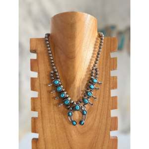 Ensemble de colliers Squash Blossom en turquoise Kingman et argent sterling, collection culturelle Lenora Garcia - Product Image 1