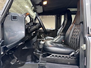 SUPER OFERTA: LA-ND RO-V-ER DE-FEN-DER 110 KAHN 1995 CON KIT DE CARROCERÍA ANCHA, MOTOR V8 PERSONALIZADO, TRANSMISIÓN AUTOMÁTICA Y ASIENTOS DE CUERO - Product Image 4