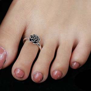 Ditya Phool Gold Plated Copper <b>Toe</b>-<b>Ring</b> (Pair) for Wedding Occasions - Product Image 4