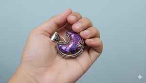 Pendentif Bohème en Mosaïque Lune Croissante, Monture en Argent Sterling, Fait Main, Violet Irisé, pour Fiançailles, Mariage, Fêtes, Nouvel An - Product Image 4