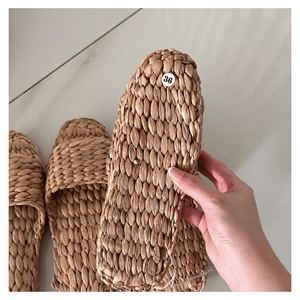 Pantuflas de Jacinto de Agua, Pantuflas Tejidas a Mano con Forro Suave para Relajarse en Casa y Regalar, Origen Vietnam - Product Image 3