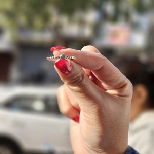 Bague en argent labradorite très légère avec petite pierre Design tendance pour mariages et fêtes - Product Image 1