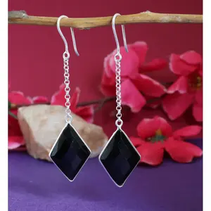 Boucles d'oreilles pendantes en argent 925 pour femmes avec clous en forme de cœur en diamant noir, design tendance et classique pour les fêtes ou les cadeaux - Product Image 3