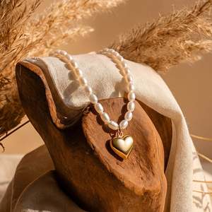 จี้รูปหัวใจเจลิยา เอเธอเรล บิวตี้สร้อยคอมุกสีขาวสไตล์แอนดี้ - Product Image 4