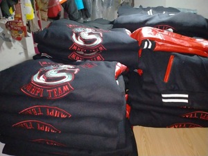 Chaqueta de béisbol universitaria de gran tamaño de alta calidad personalizada para hombre patrón de letras bordadas cuello levantado logotipo frontal colocación invierno - Product Image 6