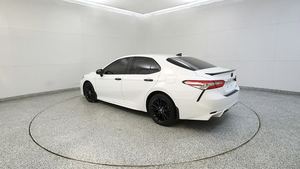 Toyota Camry SE Nightshade 2020, Tracción Delantera, con Transmisión Automática, Asientos de Cuero Claro, Neumáticos R18, Cámara Trasera, Motor Turbo, Usado - Product Image 2