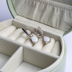 Boucles d'oreilles pendantes en argent sterling 925 turc faites à la main, avec opale blanche taillée en perle, design solitaire, vente en gros - Product Image 4