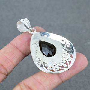 Venta al por mayor negro ónix pera forma piedra preciosa latón colgante plateado colgante bisel negro ónix latón collar joyería - Product Image 2