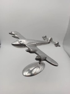Modèle d'avion décoratif de table en aluminium vintage Décoration de la maison et du bureau Art de bureau artisanal en métal antique argenté - Product Image 2