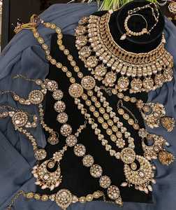 Ensemble de collier de mariée classique orné de motifs sud-asiatiques, en acier inoxydable plaqué argent, motifs complexes, accents rouges, look royal - Product Image 1