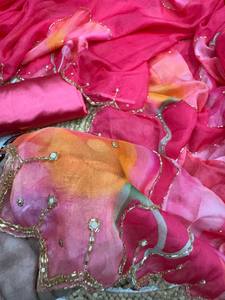 Saree georgette léger de créateur, imprimé numérique, vêtements traditionnels de fête d'hiver pour femmes pour des occasions spéciales - Product Image 5