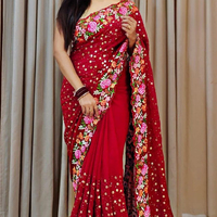 Sari de cérémonie de haute qualité, dernier cri, en faux georgette lourd, orné de sequins et de broderies.