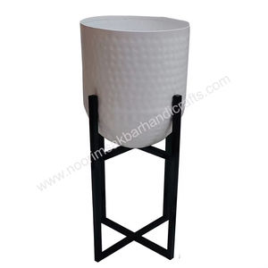Maceta de hierro martillado blanco moderno, soporte para flores para decoración del hogar con soporte para plantas - Product Image 1