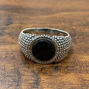 Bague signet en argent sterling 925 avec pierre précieuse onyx noir, 8,5 grammes, légère, unique, avec bande perlée, bijou pour tous les jours - Product Image 1
