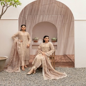 Venta al por mayor Vestidos paquistaníes Trajes de marca originales Trajes de 3 piezas de gasa por Ramsha Volumen KASHISH Viste trajes de diseñador pesados - Product Image 3