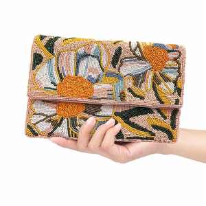 Pochette perlée à la main sac de fête à motif floral vert pêche et jaune avec ficelle cadeau pour elle - Product Image 1