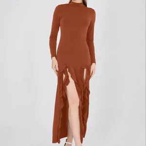 Braunes langärmliges Schlitz auf beiden Seiten passend zur Größe braunes sandfarbenes Kleid