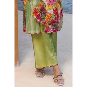 Traje de dos piezas sin coser verde estampado para mujer, formal, con estampado digital, talla grande XS, cuello mandarín, cremallera, para eventos. - Product Image 3