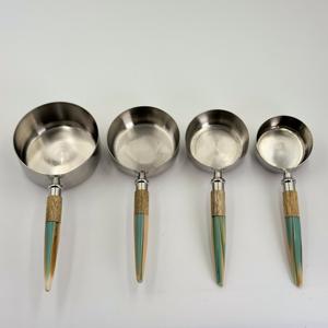 Tazas Medidoras de Acero Inoxidable Plateadas con Mangos de Madera, Utensilios de Cocina Duraderos para Cocinar y Hornear - Product Image 2