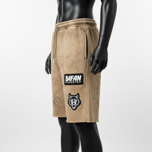 Pantalones cortos de hombre de felpa con lavado ácido, 320 GSM, algodón poliéster, beige arena, bajo sin rematar, con bordado personalizado y logo de parche tejido - Product Image 3