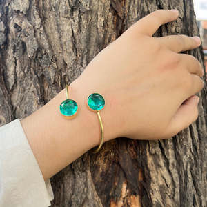 กำไลข้อมือแบบเปิดด้านหน้าประดับด้วยอะพาไทต์ควอตซ์หรูหรา ชุบทอง 18k รูปทรงกลม ประดับพลอยสองเม็ด ปรับขนาดได้ - Product Image 4