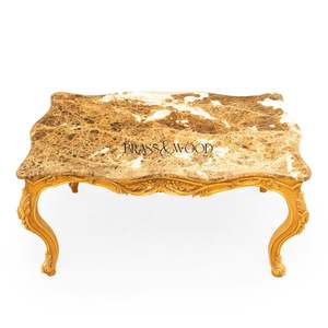 Mesa de Centro Rectangular de Lujo con Tapa de Mármol Veteado Marrón Miel y Marco de Hoja de Oro Tallado a Mano para Sala de Estar Clásica - Product Image 1