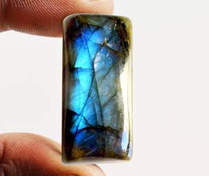 ลาบราดอไรต์สีน้ำเงินธรรมชาติทรงสี่เหลี่ยมขนาด 30x17x9 มม. สำหรับทำเครื่องประดับหรือใช้ในการทำสมาธิ  ให้ความรู้สึกสวยงามน่าหลงใหล - Product Image 3