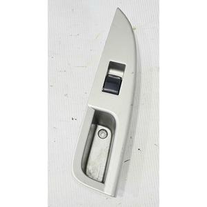 Pannello Pulsanti Posteriore Sinistro TOYOTA Urban Cruiser 1a Serie 74272-52100 (09>) - Product Image 1