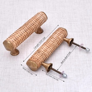 Compra manijas de ratán hechas a mano manija de perilla de gabinete de puerta de metal de madera de lujo hecha en India - Product Image 2