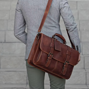 Bolsa para Portátil de Cuero Genuino Rústico de Gran Capacidad, Estilo Vintage, Convertible en Bandolera/Mochila/Mensajero para Hombre, Abierta - Product Image 1