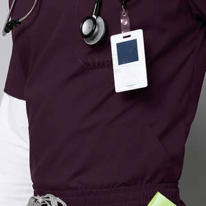 Costume de gommage deux pièces à col en V avec tenue facile à porter et tissu à séchage rapide Costume de gommage à coupe décontractée avec sensation douce et détails de poche pratiques - Product Image 6