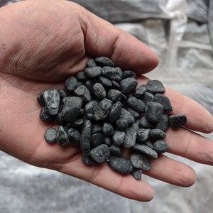 Fournitures d'usine de galets noirs de qualité supérieure, galets d'aménagement paysager décoratifs pour sol à agréments exposés - Product Image 3