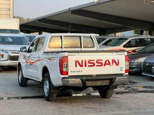 2019 Nissan Navara Pickup cambio automatico 4L motore benzina pelle scura interno sinistro in lega di alluminio auto usata - Product Image 3