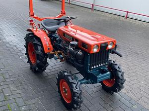 รถแทรกเตอร์อเนกประสงค์ดีเซลขนาดกะทัดรัด Kubota B700 ประหยัดน้ำมัน สำหรับงานเกษตร  ทนทาน ประสิทธิภาพสูง เชื่อถือได้ - Product Image 1