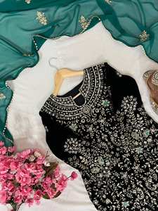 ชุดปาร์ตี้ออกแบบด้านบนด้านล่างและ dupatta ที่มีเลื่อมและงานปัก zari - Product Image 4