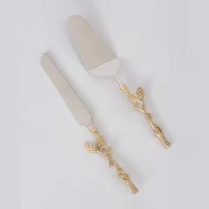 Ensemble de spatules à gâteau en métal de luxe avec poignée décorative, couteau à dessert et pelle à tarte pour service de table et cuisine - Product Image 1
