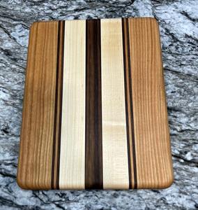 Planche à découper en bois massif avec un design à rayures bicolores, épaisse et durable, pour les cuisines professionnelles et domestiques, en provenance d'Inde - Product Image 3