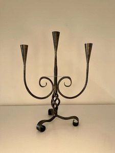 Bougeoir antique vintage à 3 bougies |   Finition en fer forgé noir et or |   Modèle de designer en métal fait à la main - Product Image 6