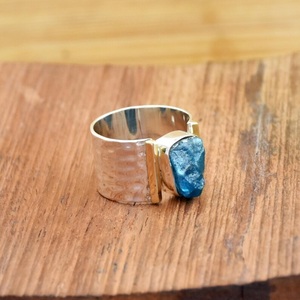 Bague Apatite brute en argent sterling 925 martelé deux tons déclaration bague faite à la main cadeau pour les femmes - Product Image 4