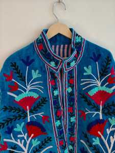 Veste en velours suzani faite à la main, broderie ethnique artisanale, manteau d'hiver bohème, tenue artistique de festival, veste suzani pour femmes - Product Image 2