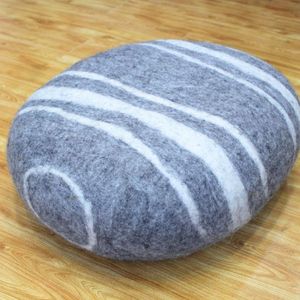 Pouf en feutre fait main de style chinois traditionnel Kriti Craft KCPF, forme irrégulière, feutre de laine, respectueux de l'environnement, fabriqué au Népal - Product Image 4