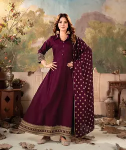 Nieuwe Designer Vrouwen Rayon Kurtis Fabricage En Groothandelsprijs Indian Salwar Kameez Pak En Trouwkleding Fluwelen Lehenga Choli