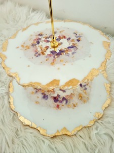 แท่นวางจานเค้กเรซินแบบมีเอกลักษณ์ศิลปะชิ้นสำหรับทำขนมและเพลิดเพลินพร้อมใช้งานในราคาส่งออก - Product Image 4