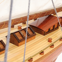 Hochwertige Handgefertigte Zedernholz-Yacht-Replik Shamrock Modellschiff Sammlerstück Nautische Dekoration Historisches Ausstellungsstück Bemalt