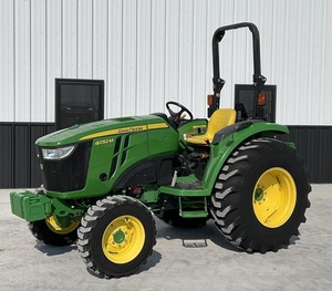 รถไถเดินตามจอห์นนี่ เดียร์ รุ่น 4052M ปี 2022 ระบบขับเคลื่อน 4 ล้อ 55 แรงม้า พร้อมปั๊มและลูกปืน - Product Image 1