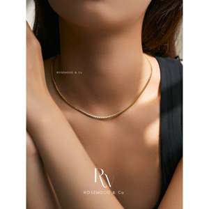 Collana Girocollo a Catena Sottile Intrecciata a Spina di Pesce da 2mm in Oro con Perla, Catena Impermeabile Placcata Oro - Product Image 4